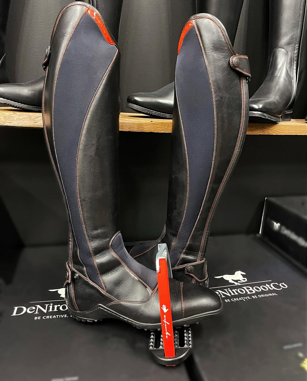 DeNiro Galileo ratsasaapad