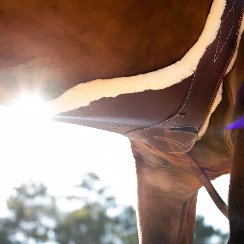 CWD eemaldatava kunstkarvaga klapiga sadulavöö