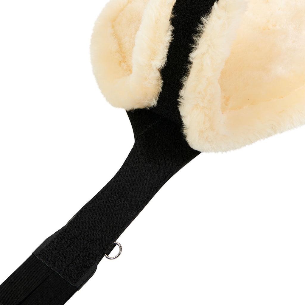 Equestro klapiga sadulavöö sünteetilise karvaga